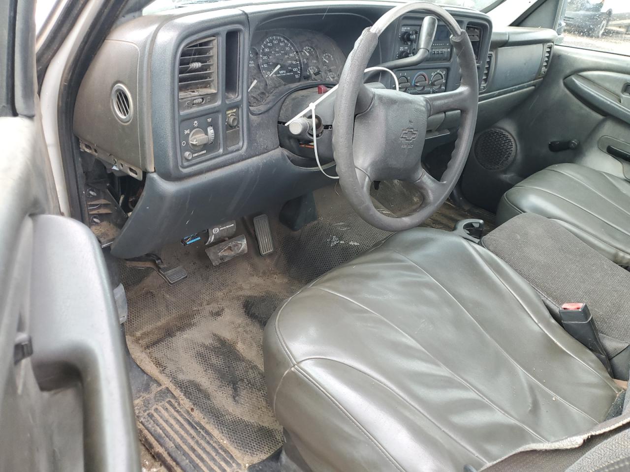 2002 Chevrolet Silverado C1500 VIN: 1GCEC14VX2Z158661 Lot: 83821895