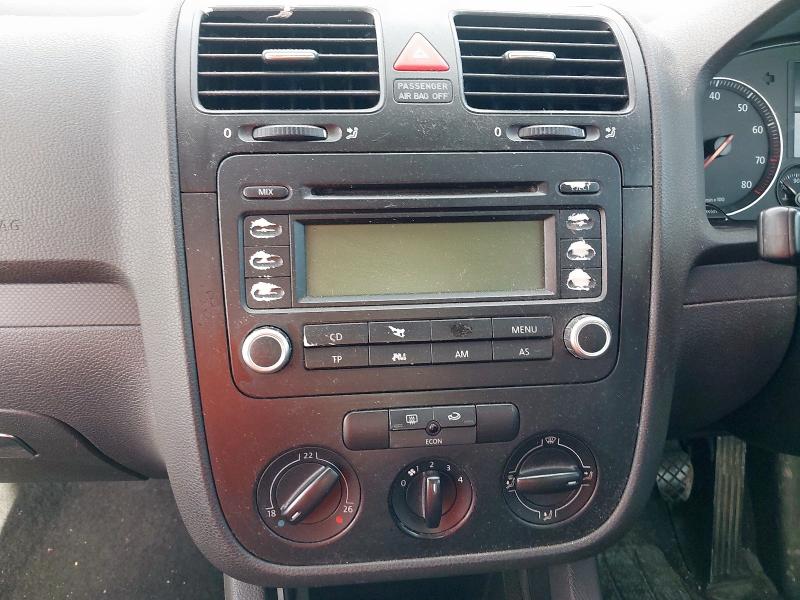 2005 VOLKSWAGEN GOLF FSI S 