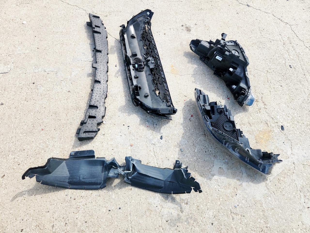 2022 Toyota Corolla Cross Le VIN: 7MUCAAAG1NV020408 Lot: 81639505