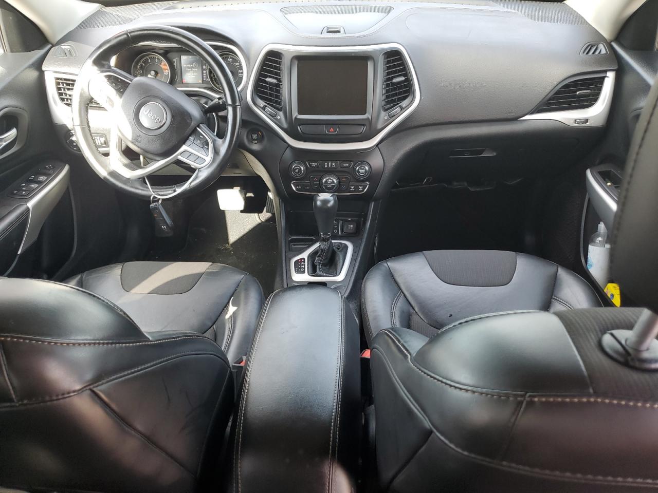 2018 Jeep Cherokee Latitude Plus VIN: 1C4PJLLX9JD525011 Lot: 81312475