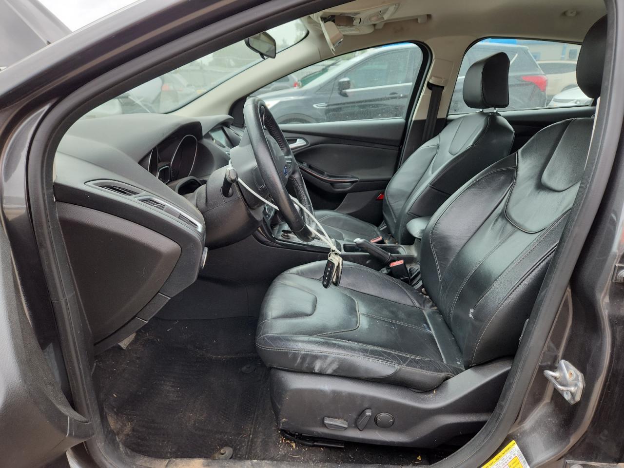 2016 Ford Focus Titanium VIN: 1FADP3J21GL216033 Lot: 81639745