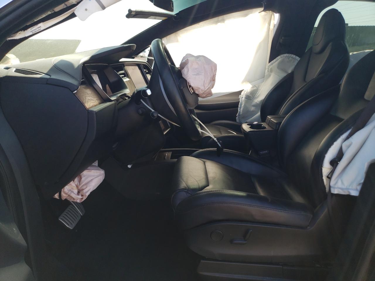 2020 Tesla Model X VIN: 5YJXCDE28LF216773 Lot: 81887565