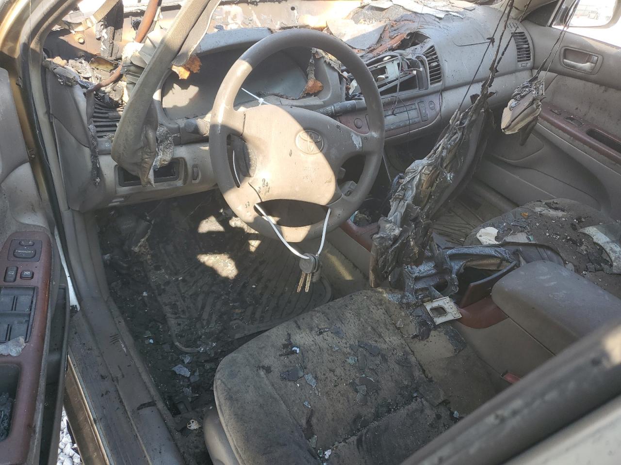 2003 Toyota Camry Le VIN: 4T1BE30K73U683658 Lot: 81338465