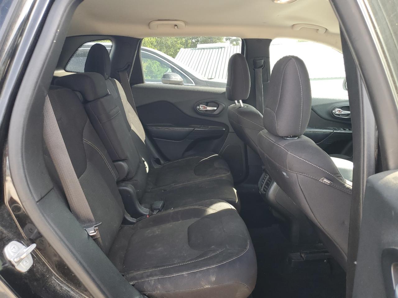 2015 Jeep Cherokee Latitude VIN: 1C4PJMCB4FW666476 Lot: 80693695