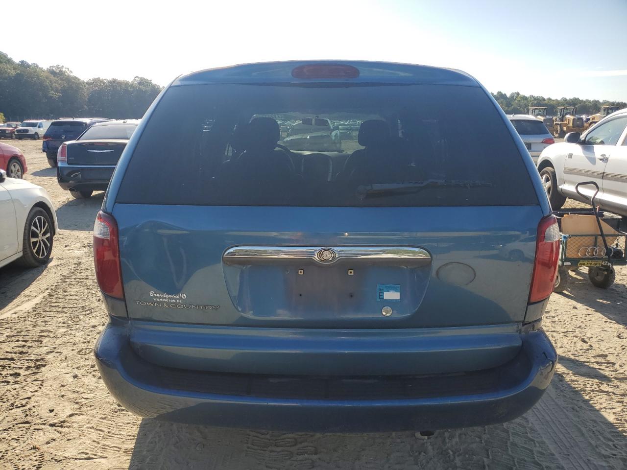 2005 Chrysler Town & Country VIN: 1C4GP45R95B282353 Lot: 71247255