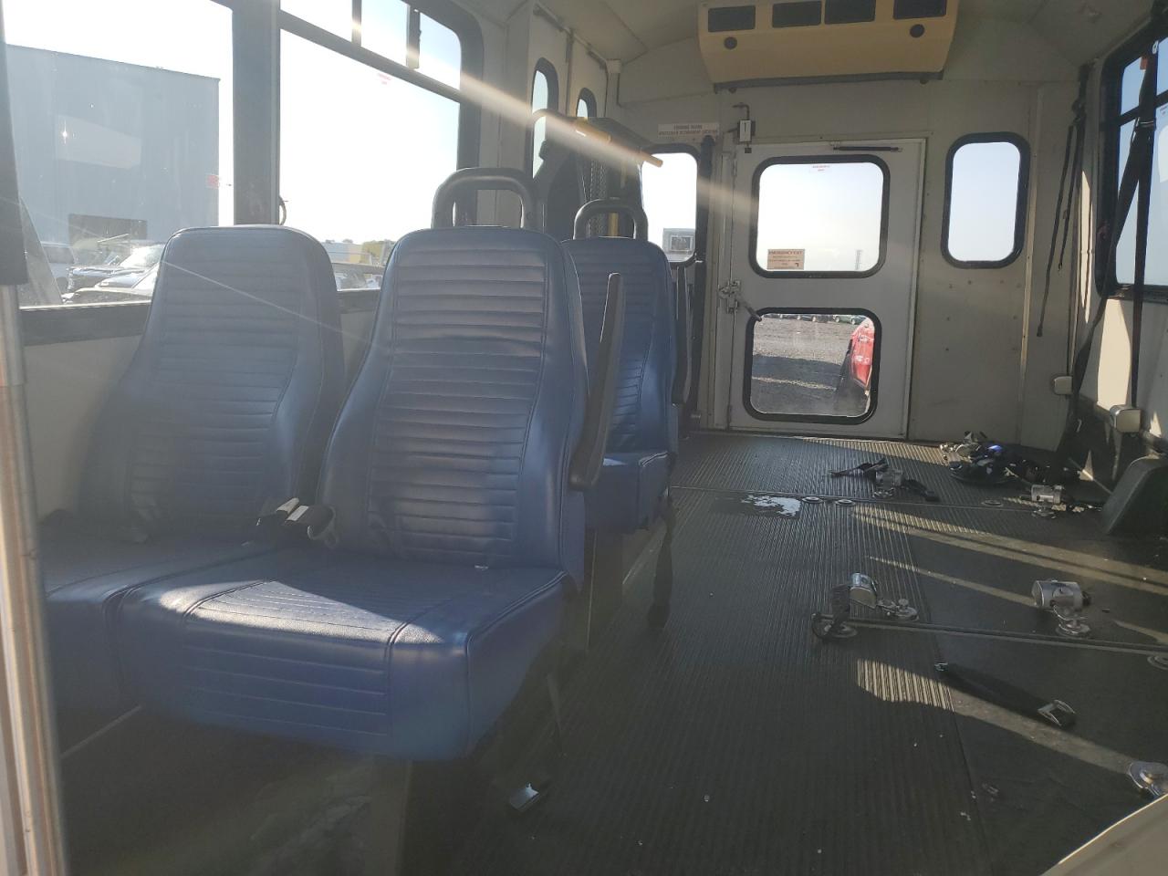 2009 Ford Econoline - Transit Vehicles Shuttle Bus VIN: 1FDFE45S69DA68477 Lot: 71844215