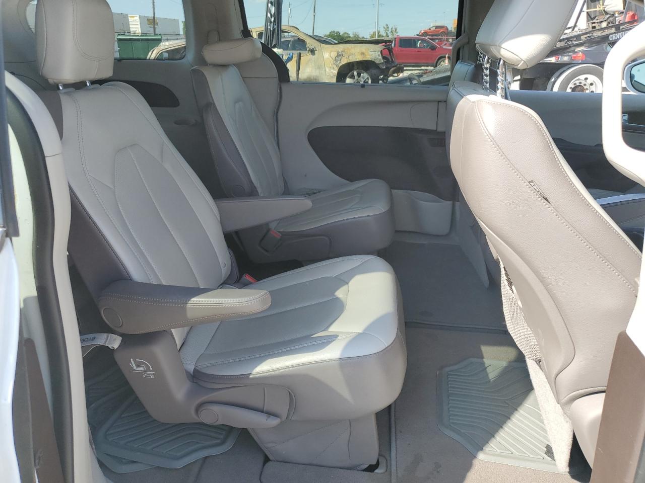 2018 Chrysler Pacifica Touring L VIN: 2C4RC1BG9JR141512 Lot: 71964325