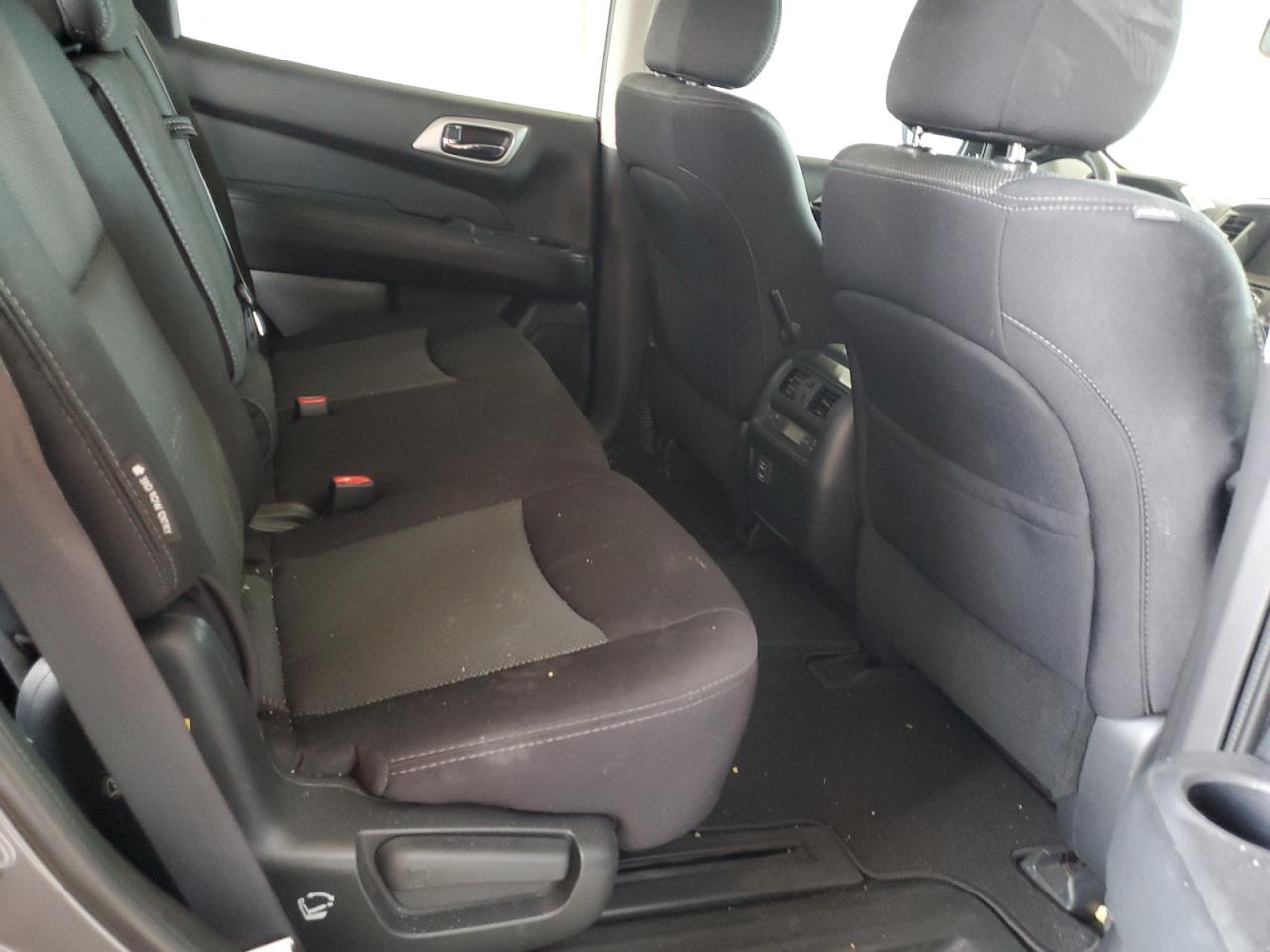 2018 Nissan Pathfinder S VIN: 5N1DR2MN2JC631725 Lot: 81073065