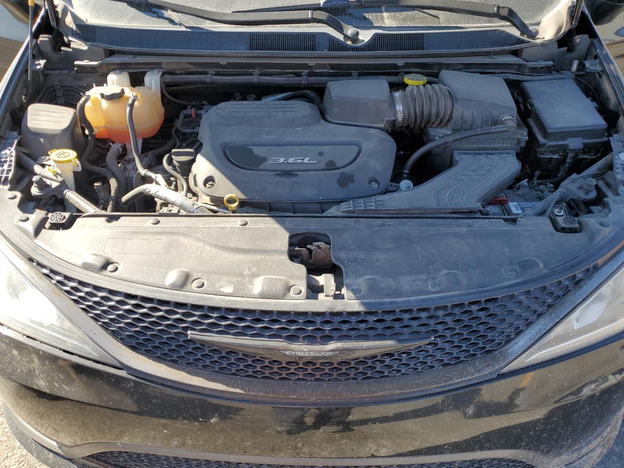 2017 Chrysler Pacifica Touring L VIN: 2C4RC1BG1HR702814 Lot: 72068535