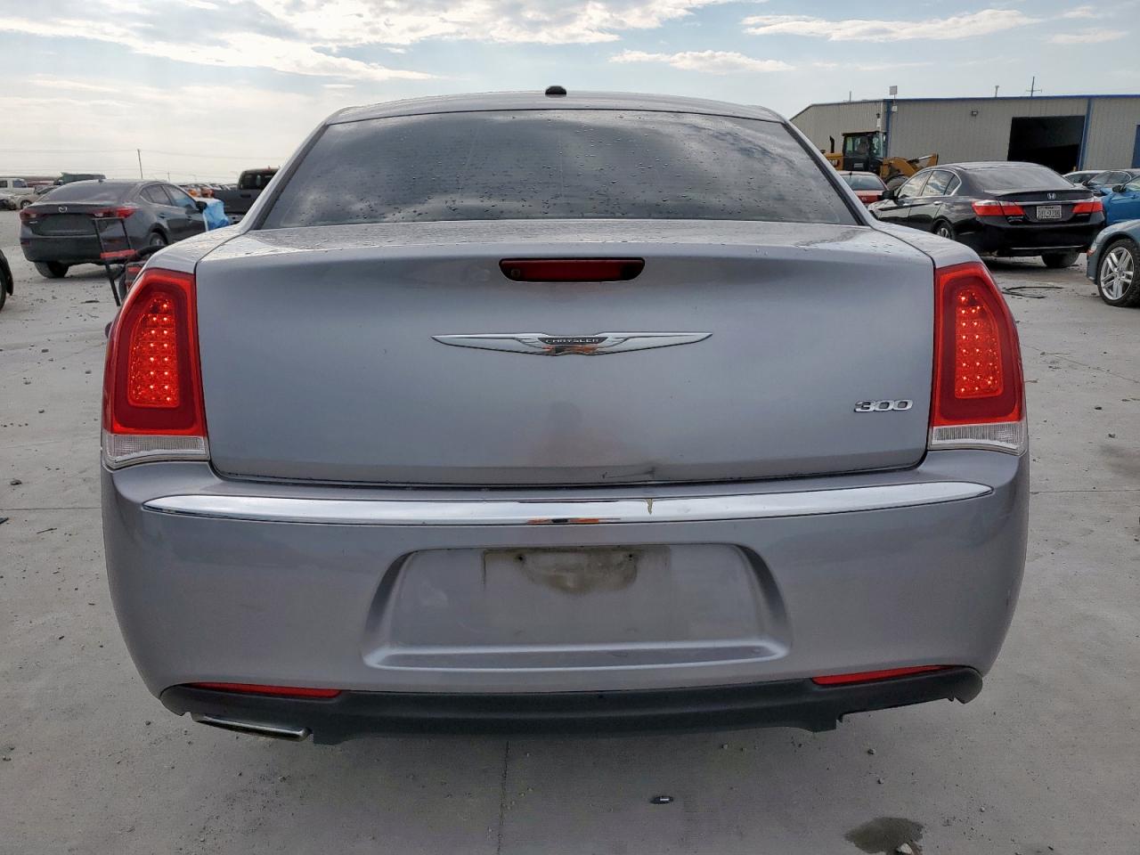 2016 Chrysler 300 Limited VIN: 2C3CCAAG6GH235955 Lot: 81394905