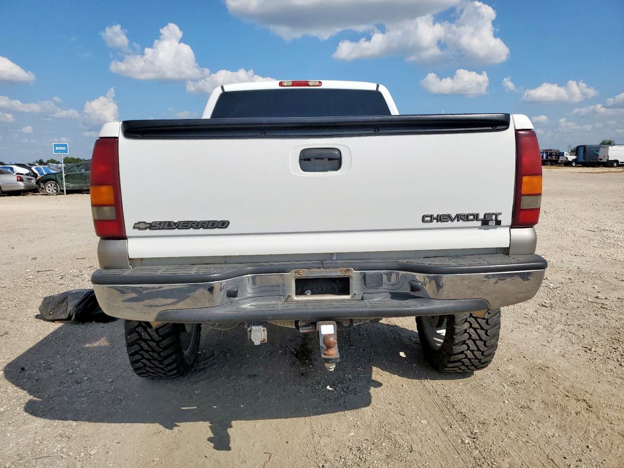 2002 Chevrolet Silverado C1500 VIN: 1GCEC19V02Z335811 Lot: 70150005