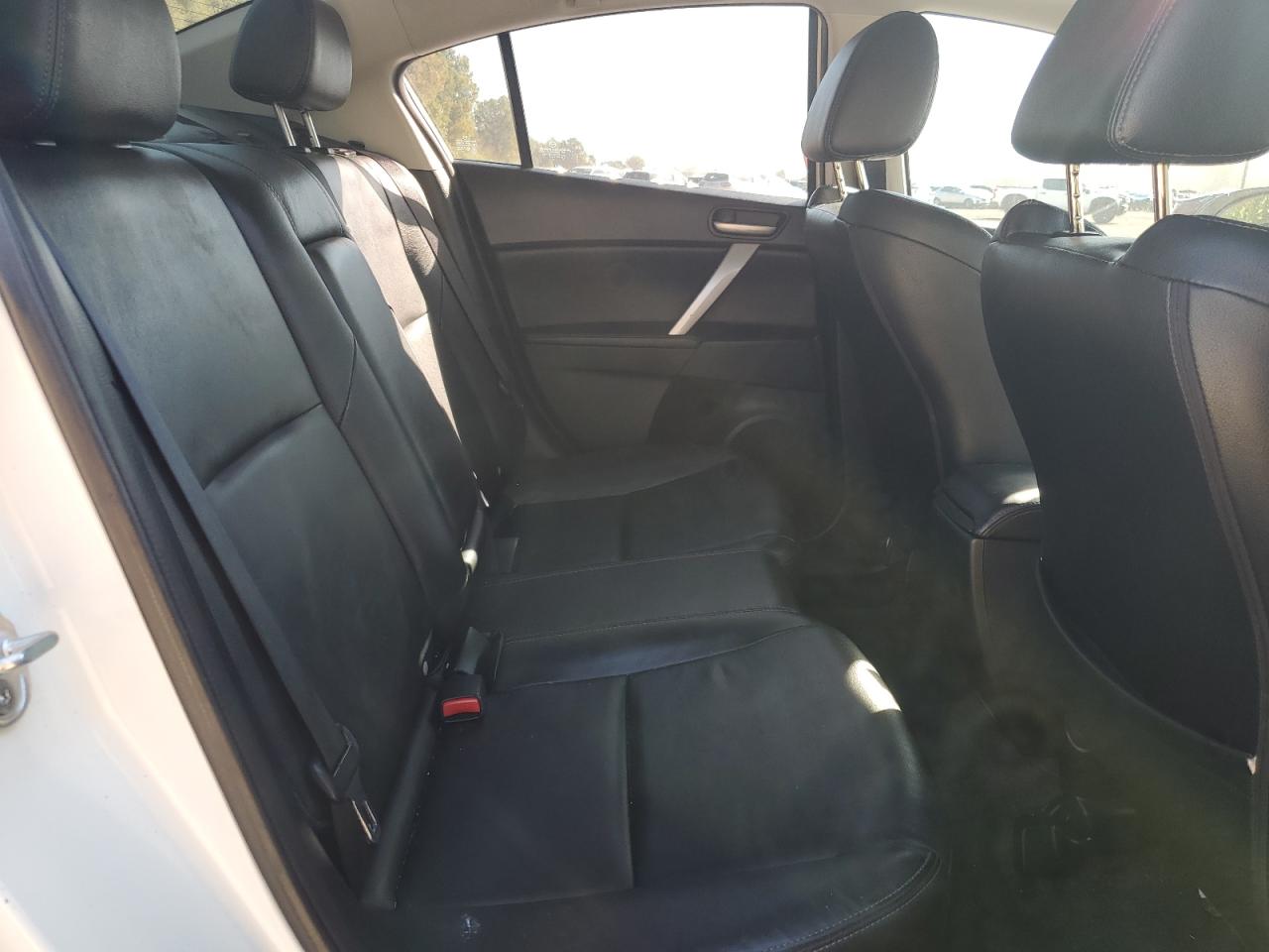 2011 Mazda 3 S VIN: JM1BL1W58B1450002 Lot: 81650055