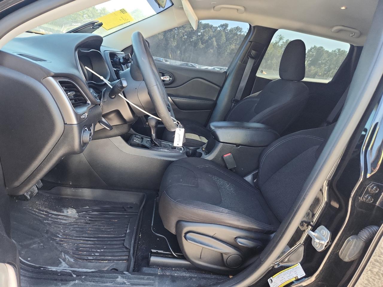 2019 Jeep Cherokee Latitude VIN: 1C4PJLCB9KD484949 Lot: 72094905