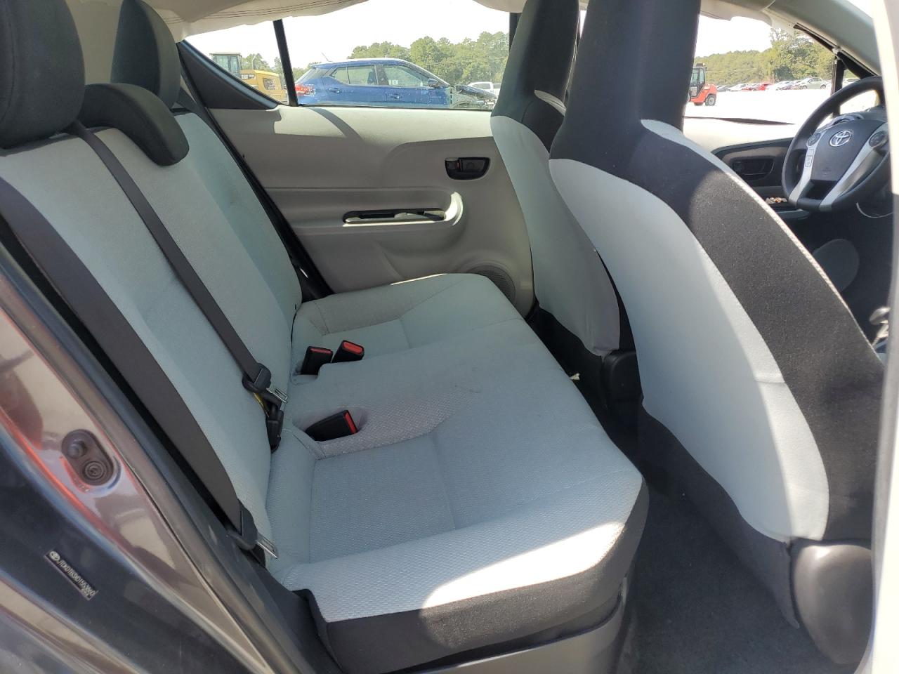 2013 Toyota Prius C VIN: JTDKDTB3XD1553860 Lot: 81255435