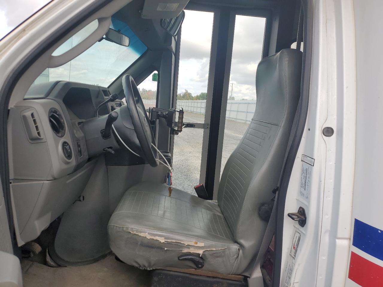 2009 Ford Econoline E450 Super Duty Cutaway Van VIN: 1FDFE45S29DA73529 Lot: 81590575