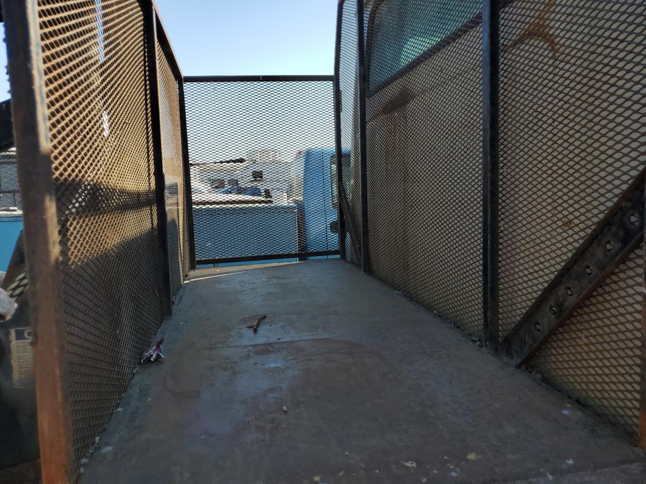 2001 International 4000 4700 - Semi Truck VIN: 1HTSCAAM11H356261 Lot: 81290635