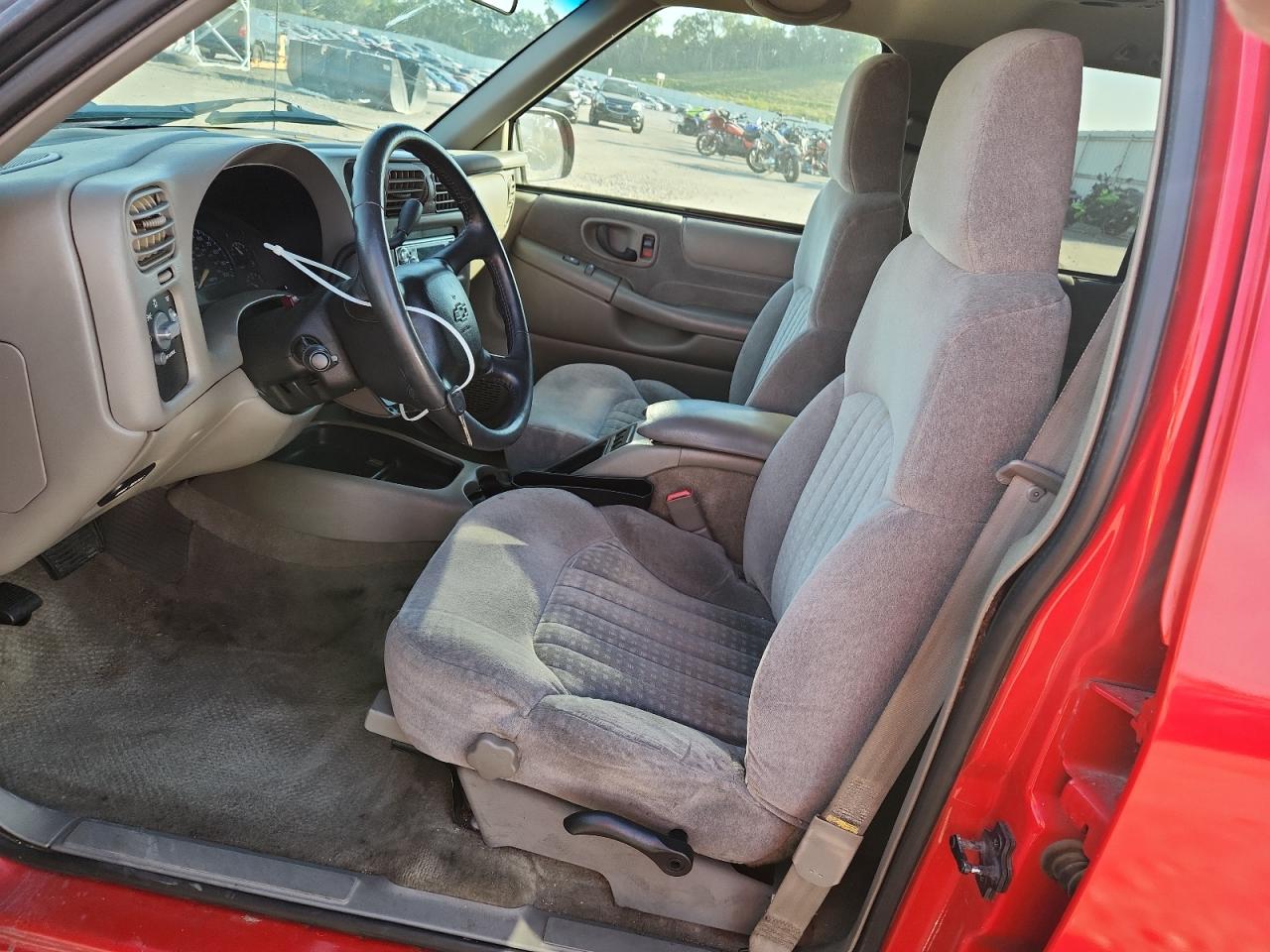 2002 Chevrolet Blazer VIN: 1GNDT13W02K118403 Lot: 81953685