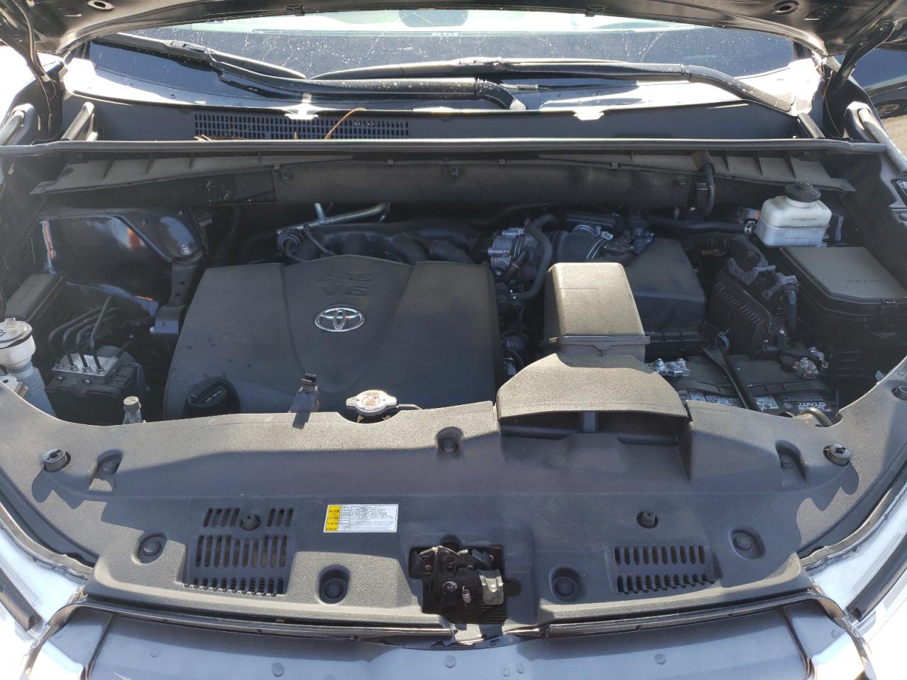 2019 Toyota Highlander Se VIN: 5TDKZRFH2KS574745 Lot: 80111035