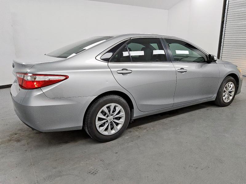  TOYOTA CAMRY 2017 Серебристый