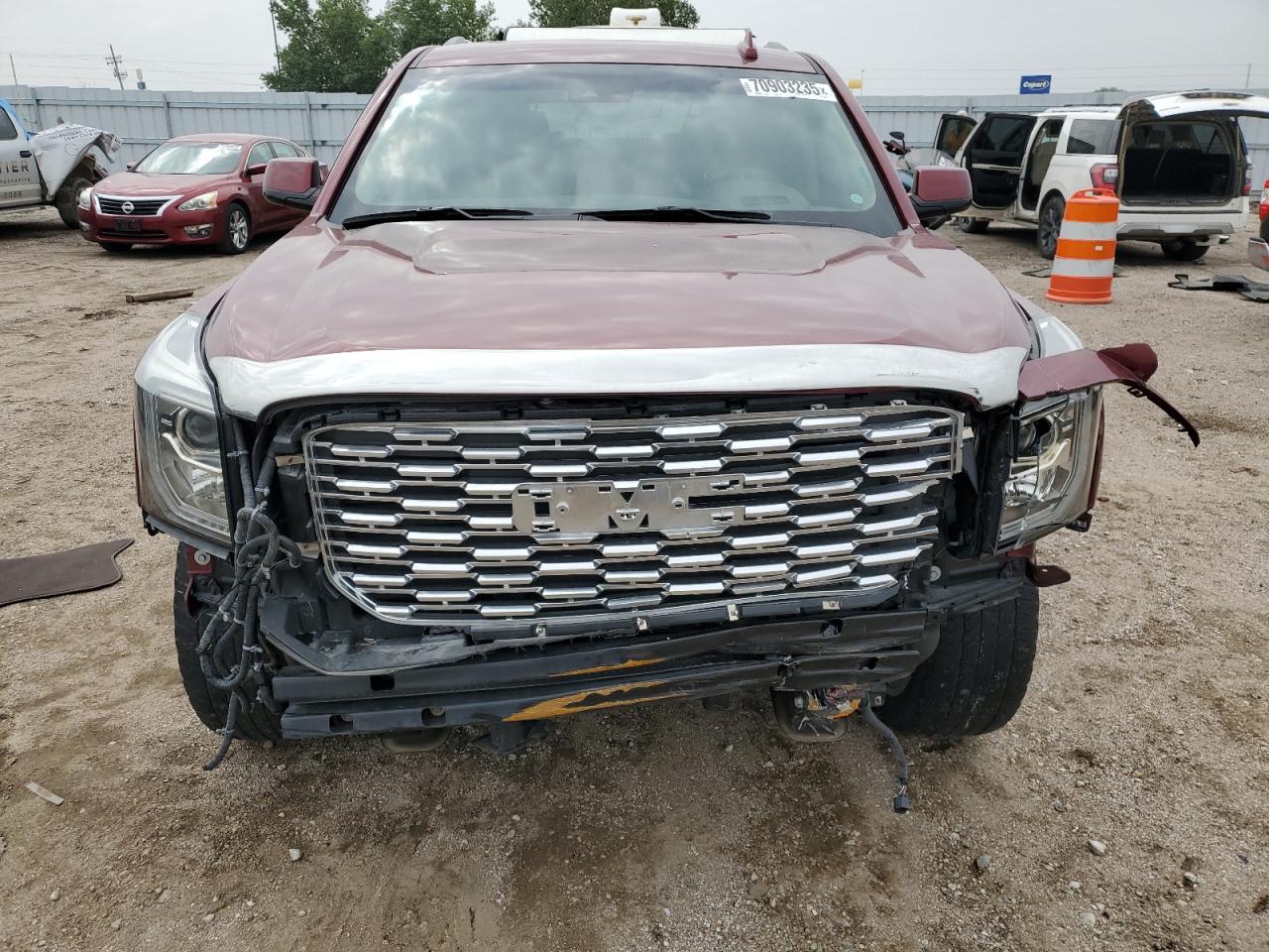 2018 GMC Yukon Denali VIN: 1GKS2CKJ2JR381460 Lot: 70903235