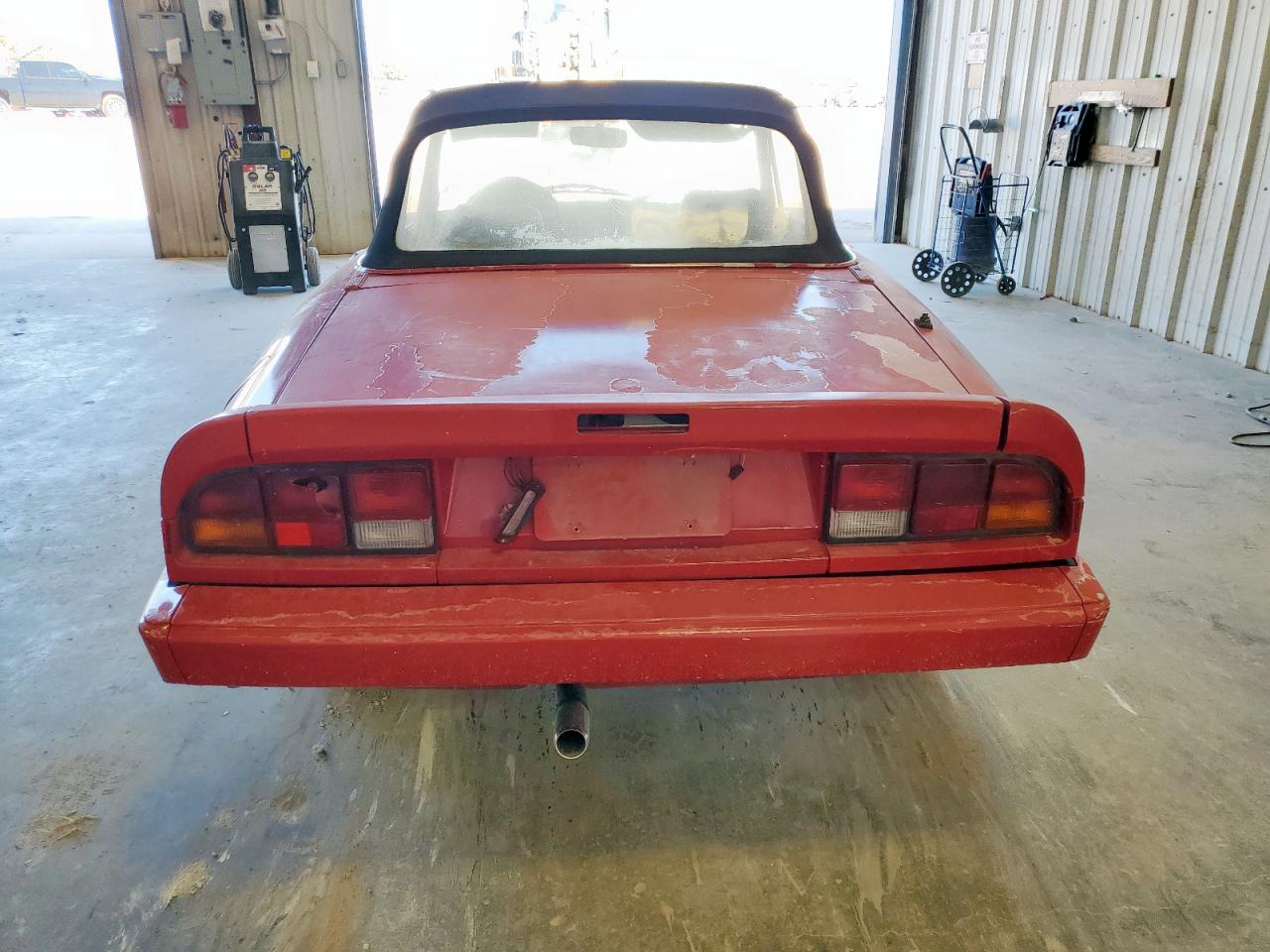 1990 Alfa Romeo Spider Graduate VIN: ZARBA12C2L6002391 Lot: 81704195