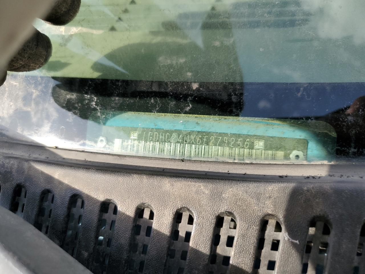 2006 GMC Sierra C2500 Heavy Duty VIN: 1GDHC24UX6E279256 Lot: 70363015