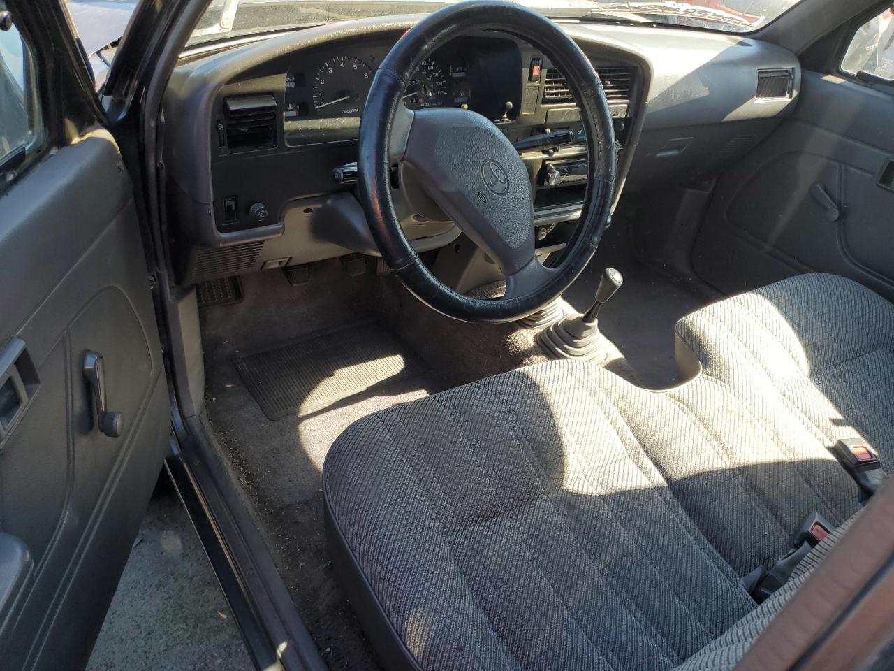 1992 Toyota Pickup 1/2 Ton Short Wheelbase Dlx VIN: JT4RN01P6N0036982 Lot: 83787765