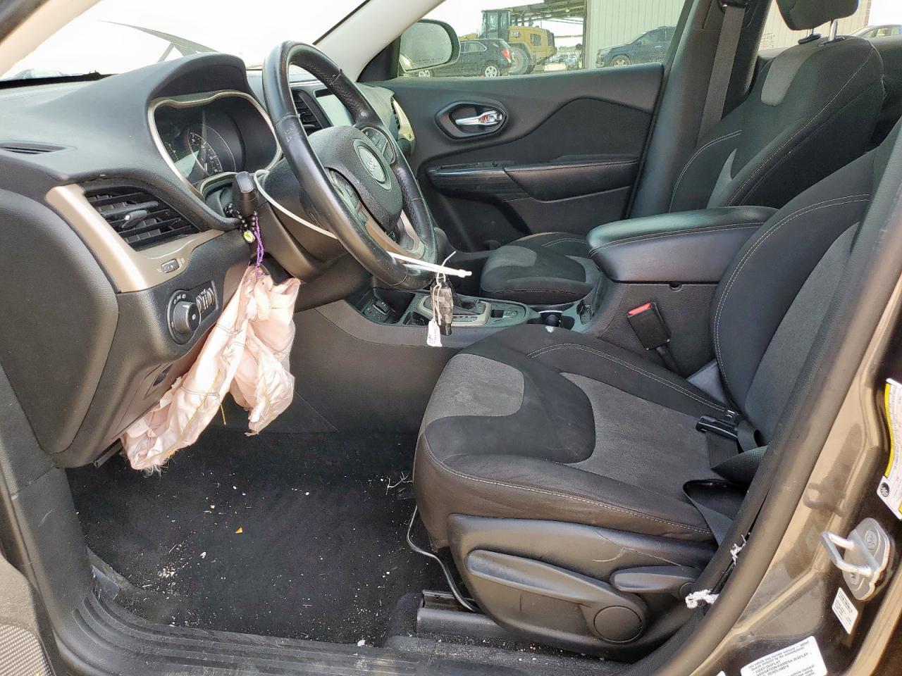 2014 Jeep Cherokee Latitude VIN: 1C4PJLCB6EW170779 Lot: 71396785