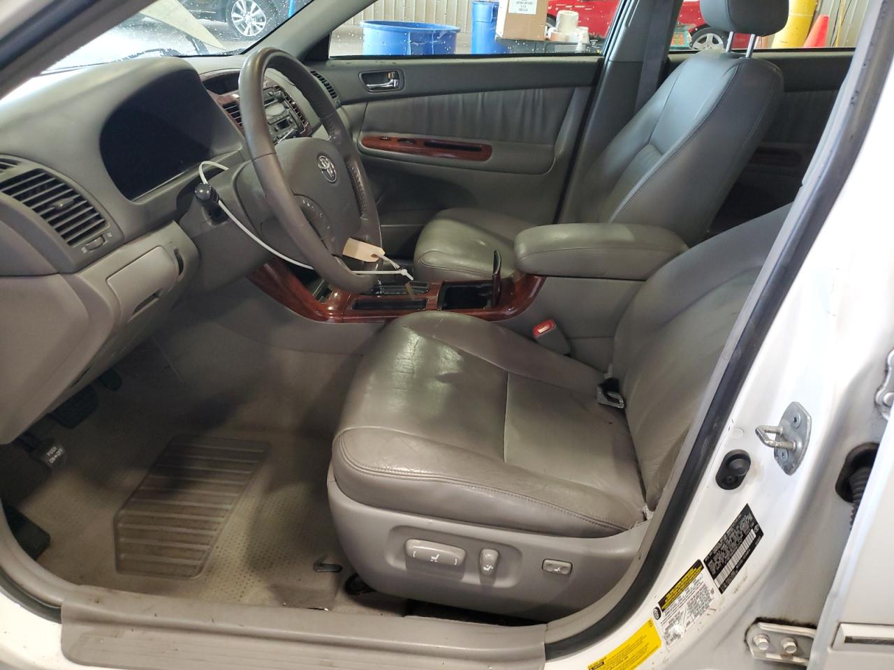 2005 Toyota Camry Le VIN: 4T1BF30K95U611747 Lot: 83871105