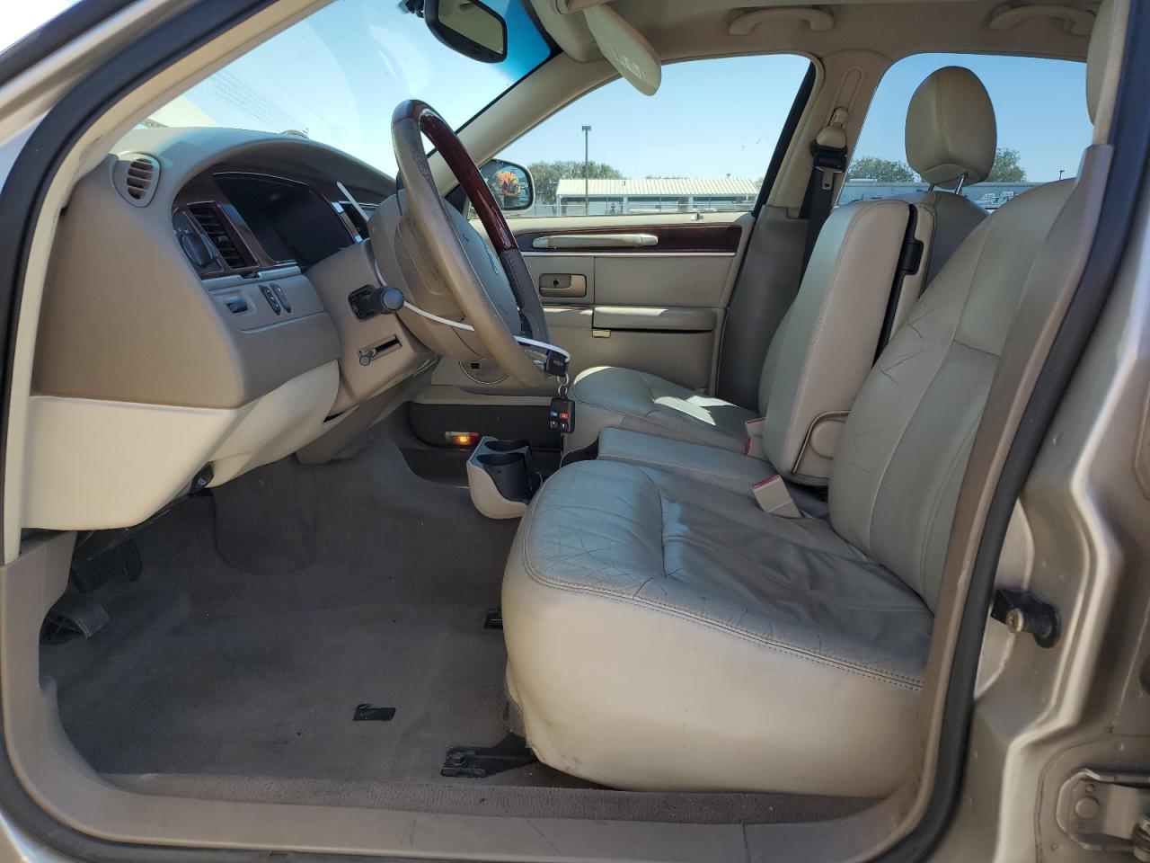 2005 Lincoln Town Car Signature Limited VIN: 1LNHM82W25Y634888 Lot: 80805495