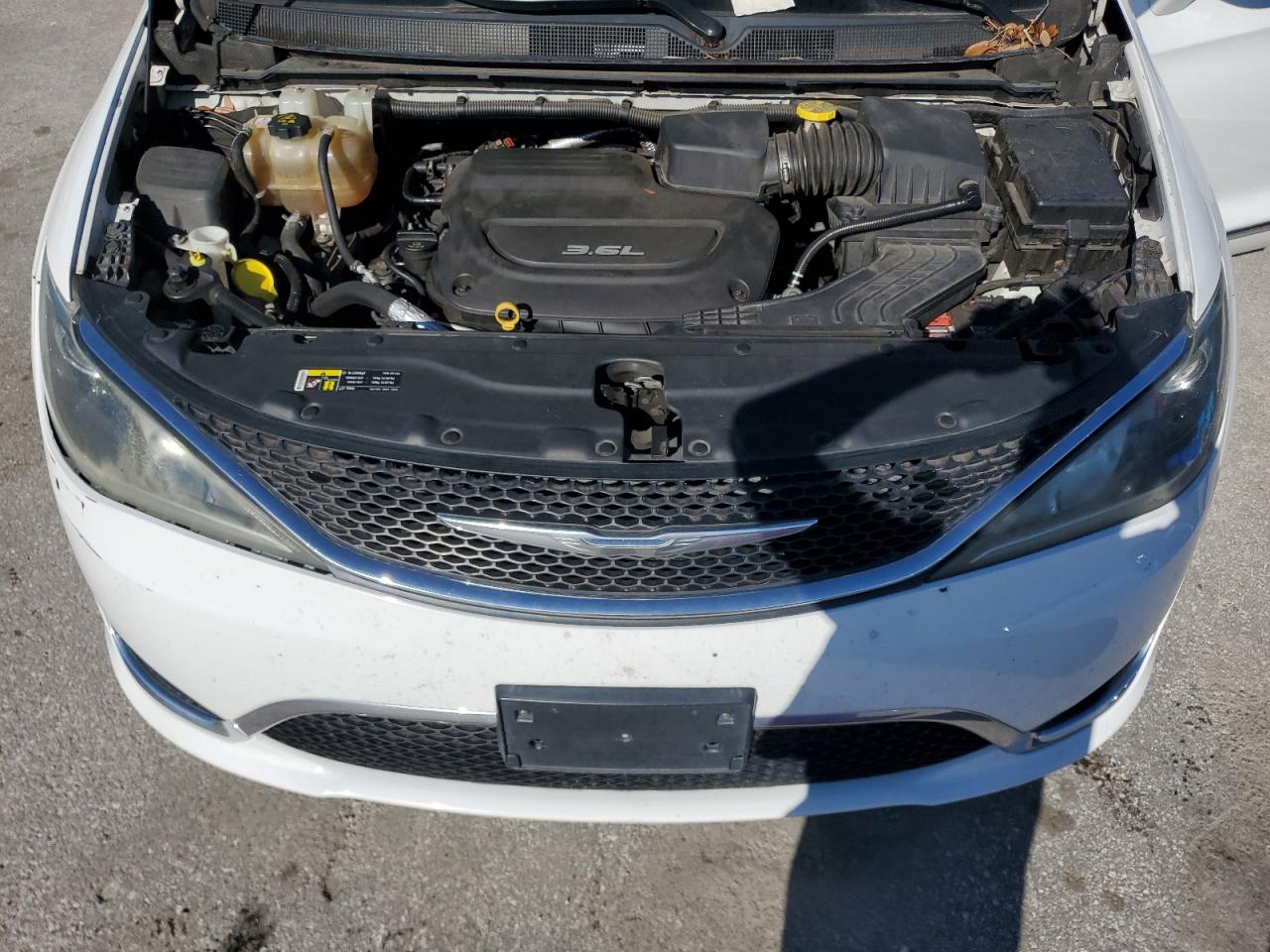 2017 Chrysler Pacifica Touring L VIN: 2C4RC1BG5HR576411 Lot: 84196445