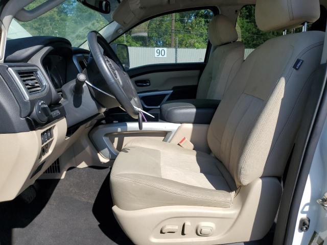 Pickups NISSAN TITAN 2016 Biały