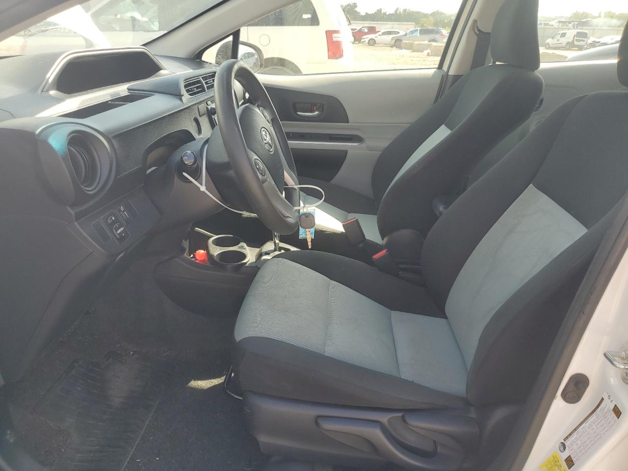 2014 Toyota Prius C VIN: JTDKDTB37E1568057 Lot: 81576375