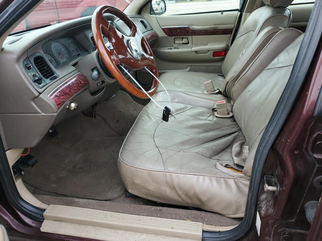 2001 Mercury Grand Marquis Gs VIN: 2MEFM74W81X628542 Lot: 82066555