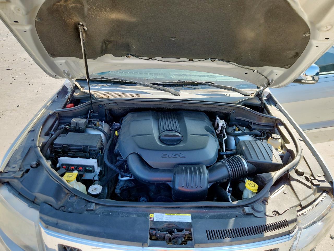 2011 Jeep Grand Cherokee Overland VIN: 1J4RR6GG8BC560301 Lot: 82116375