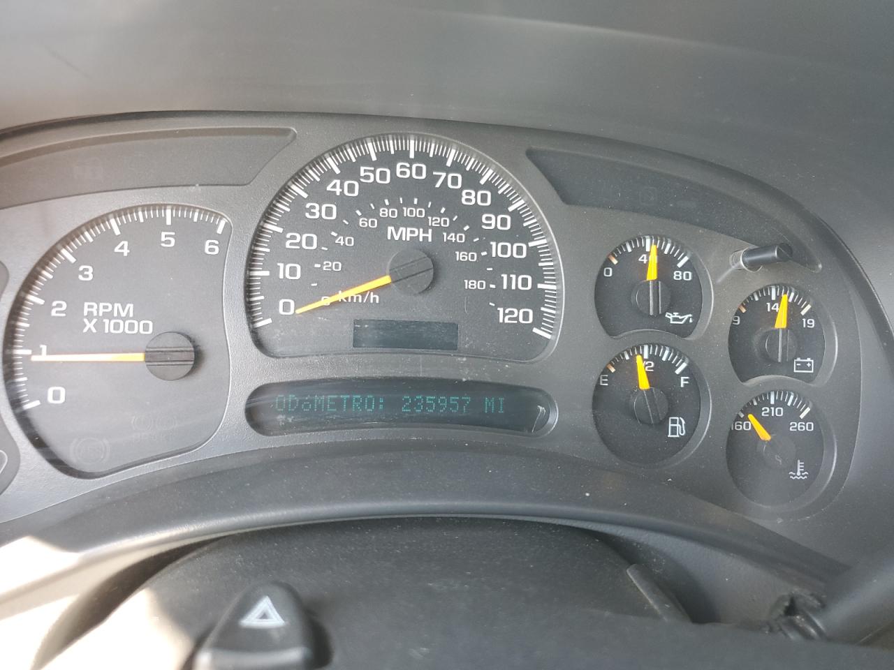 2004 Chevrolet Suburban C1500 VIN: 3GNEC16TX4G108008 Lot: 81696155