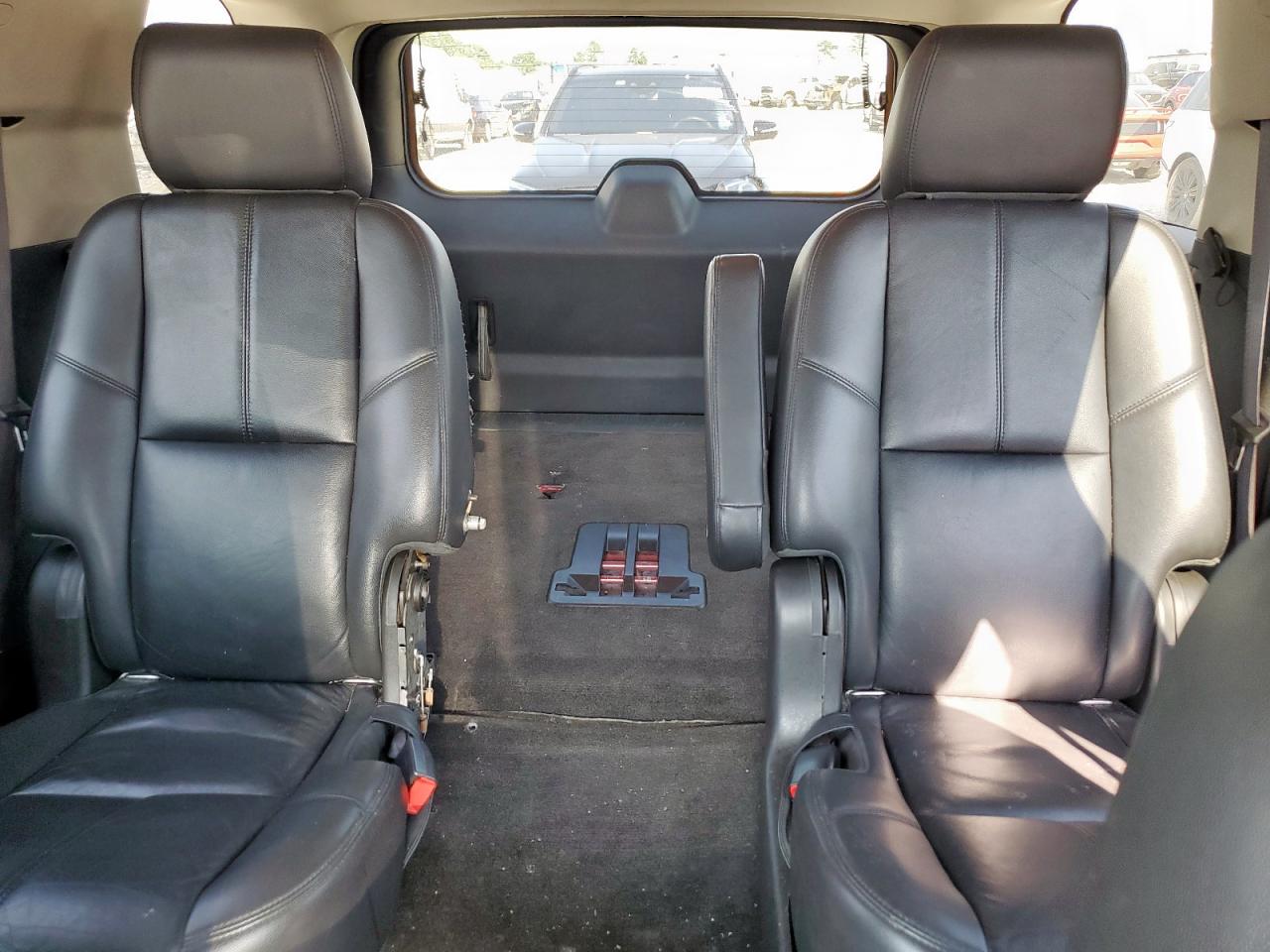 2013 Chevrolet Tahoe VIN: 1GNSCBE01DR367566 Lot: 80639825