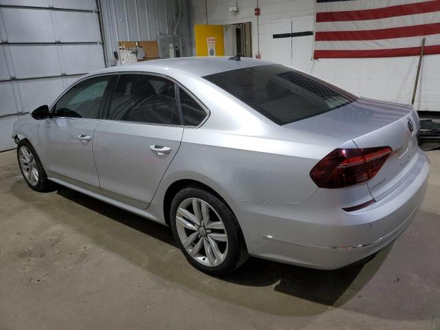  VOLKSWAGEN PASSAT 2017 Серебристый