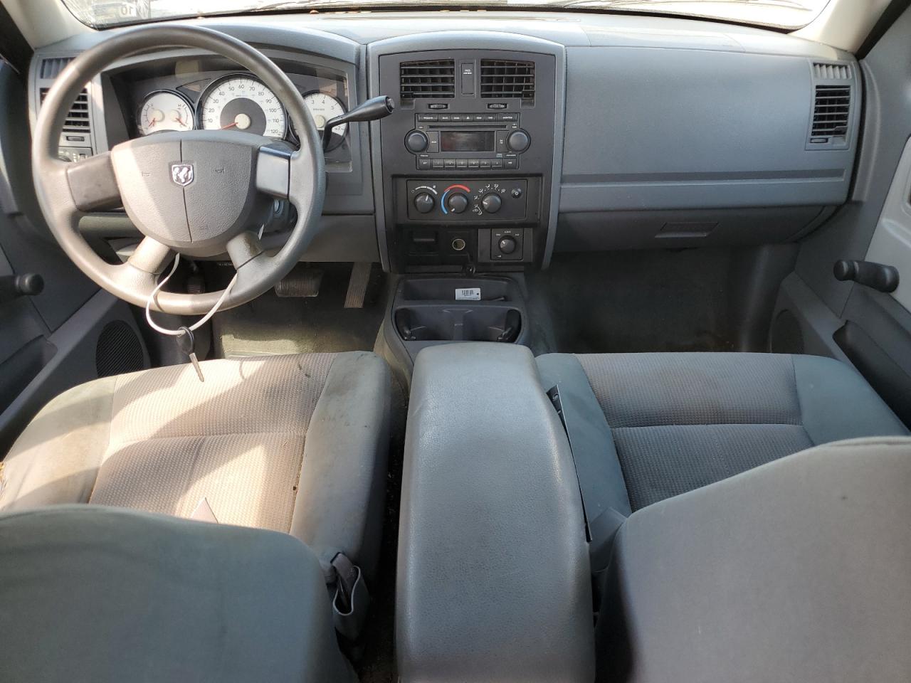 2005 Dodge Dakota Quad VIN: 1D7HW28N35S139733 Lot: 84270375