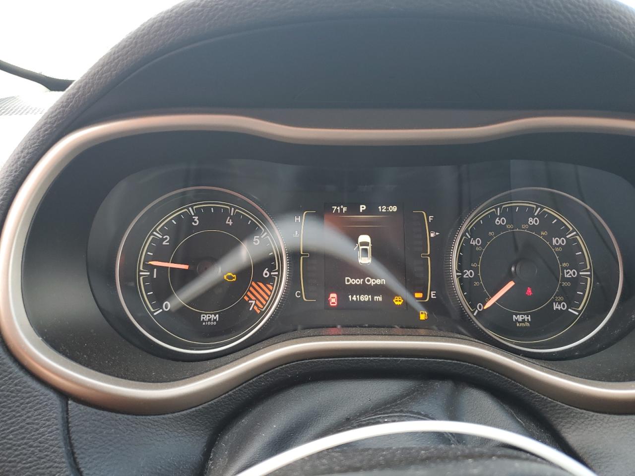 2014 Jeep Cherokee Latitude VIN: 1C4PJMCB5EW177759 Lot: 81013045