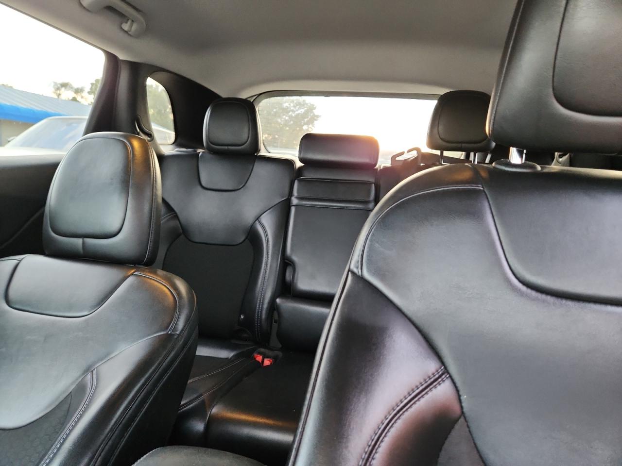 2019 Jeep Cherokee Latitude Plus VIN: 1C4PJMLB3KD181218 Lot: 80093895