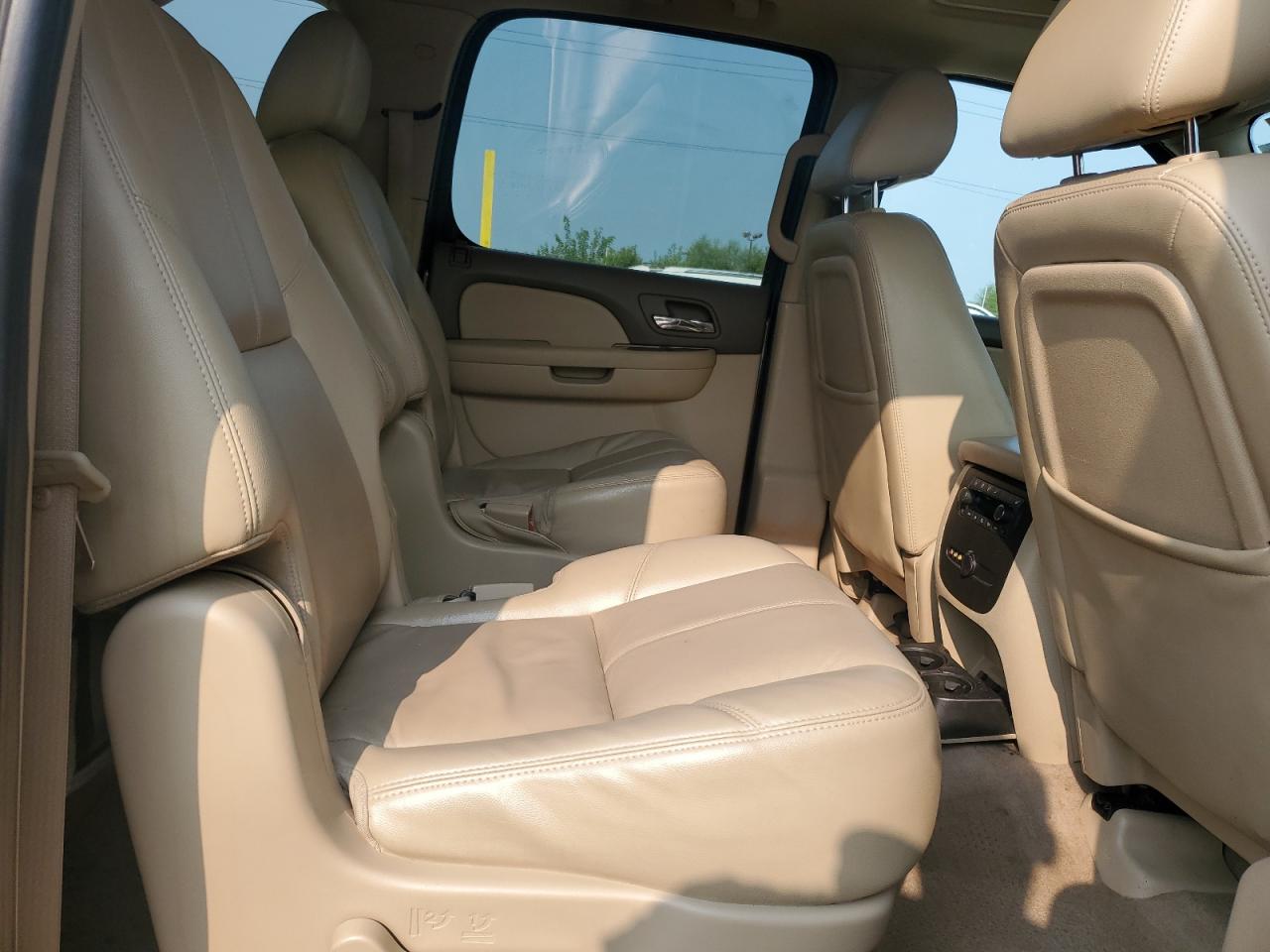 2011 GMC Yukon Xl K1500 Slt VIN: 1GKS2KE37BR128062 Lot: 71705225