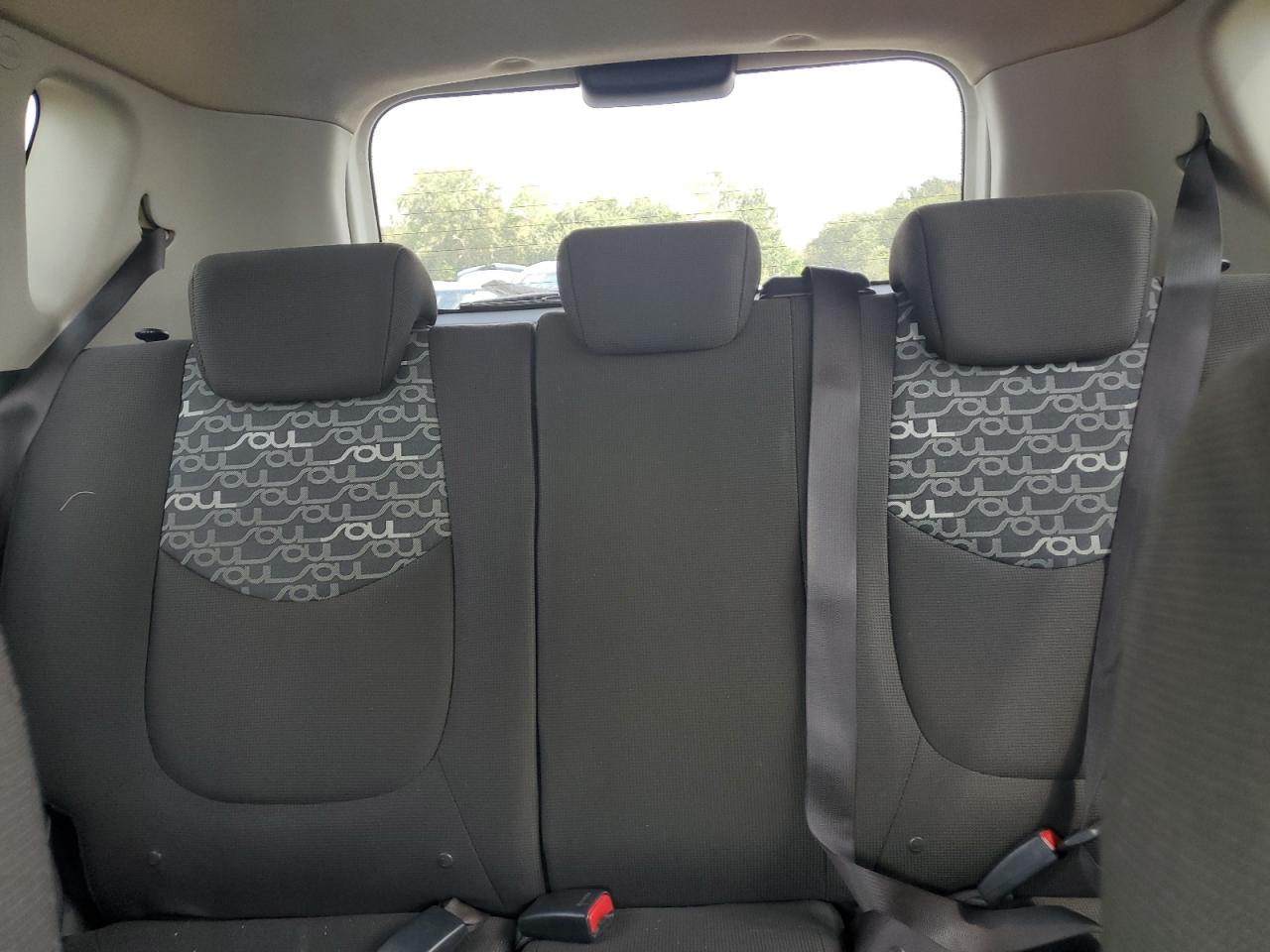 2010 Kia Soul + VIN: KNDJT2A25A7061330 Lot: 82057815