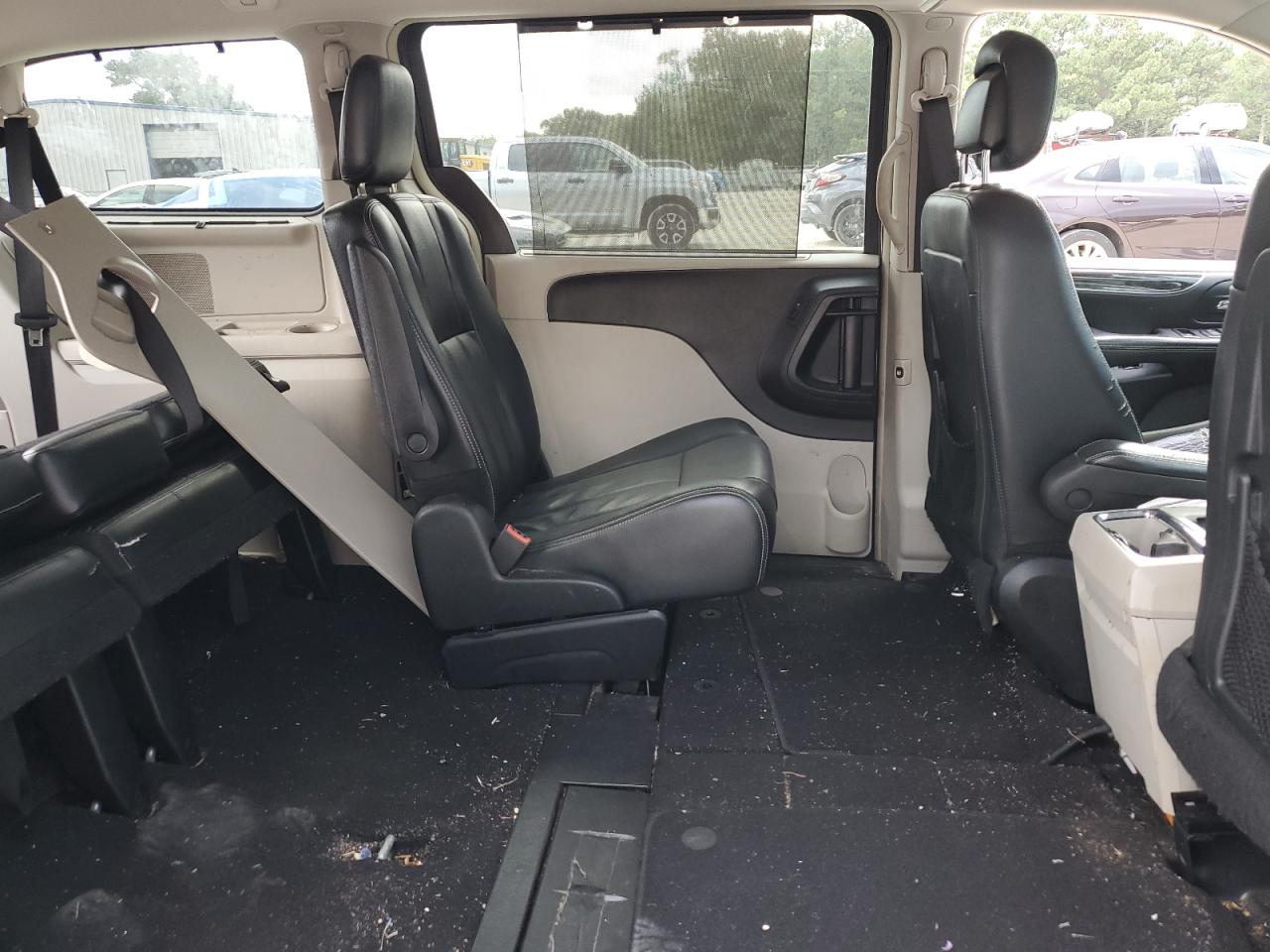 2015 Chrysler Town & Country Touring VIN: 2C4RC1BG9FR589319 Lot: 83930725