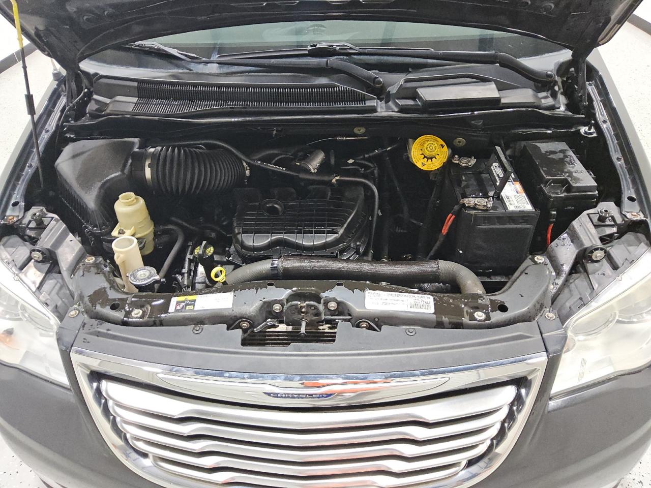 2015 Chrysler Town & Country Touring VIN: 2C4RC1BG9FR710611 Lot: 93123205