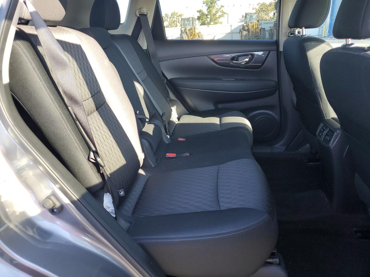 2017 Nissan Rogue S VIN: KNMAT2MV6HP580581 Lot: 80894135