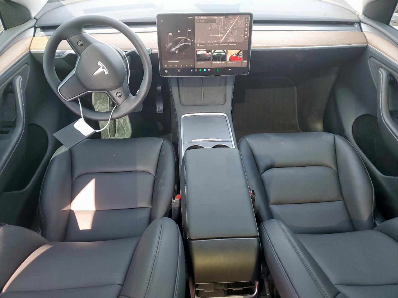 2024 Tesla Model Y VIN: 7SAYGDEE3RA272860 Lot: 70553955