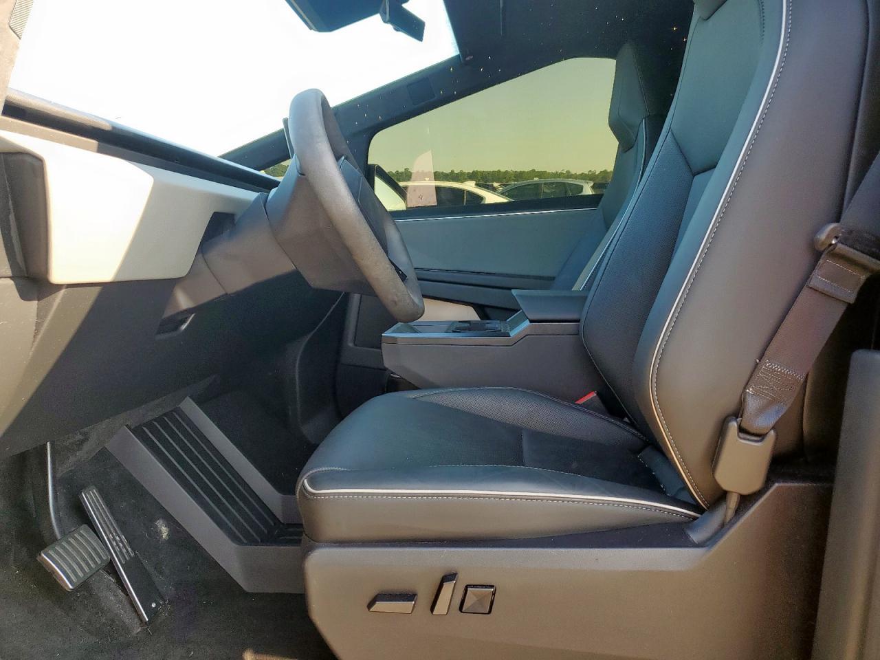 2025 Tesla Cybertruck VIN: 7G2CEHED0SA072971 Lot: 71168745