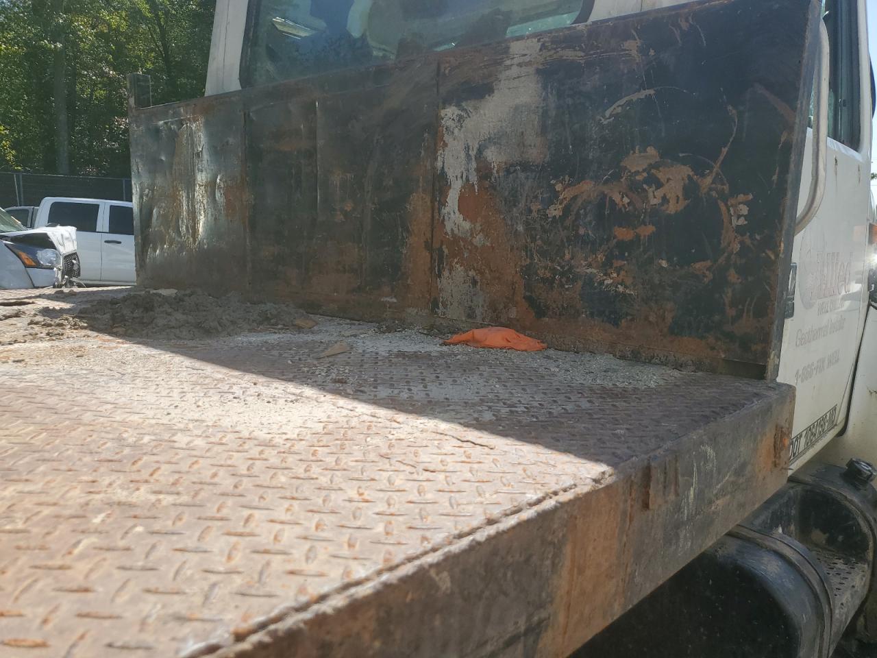 1997 International 4700 Flatbed Truck VIN: 1HTSCAAM2VH462823 Lot: 80516895