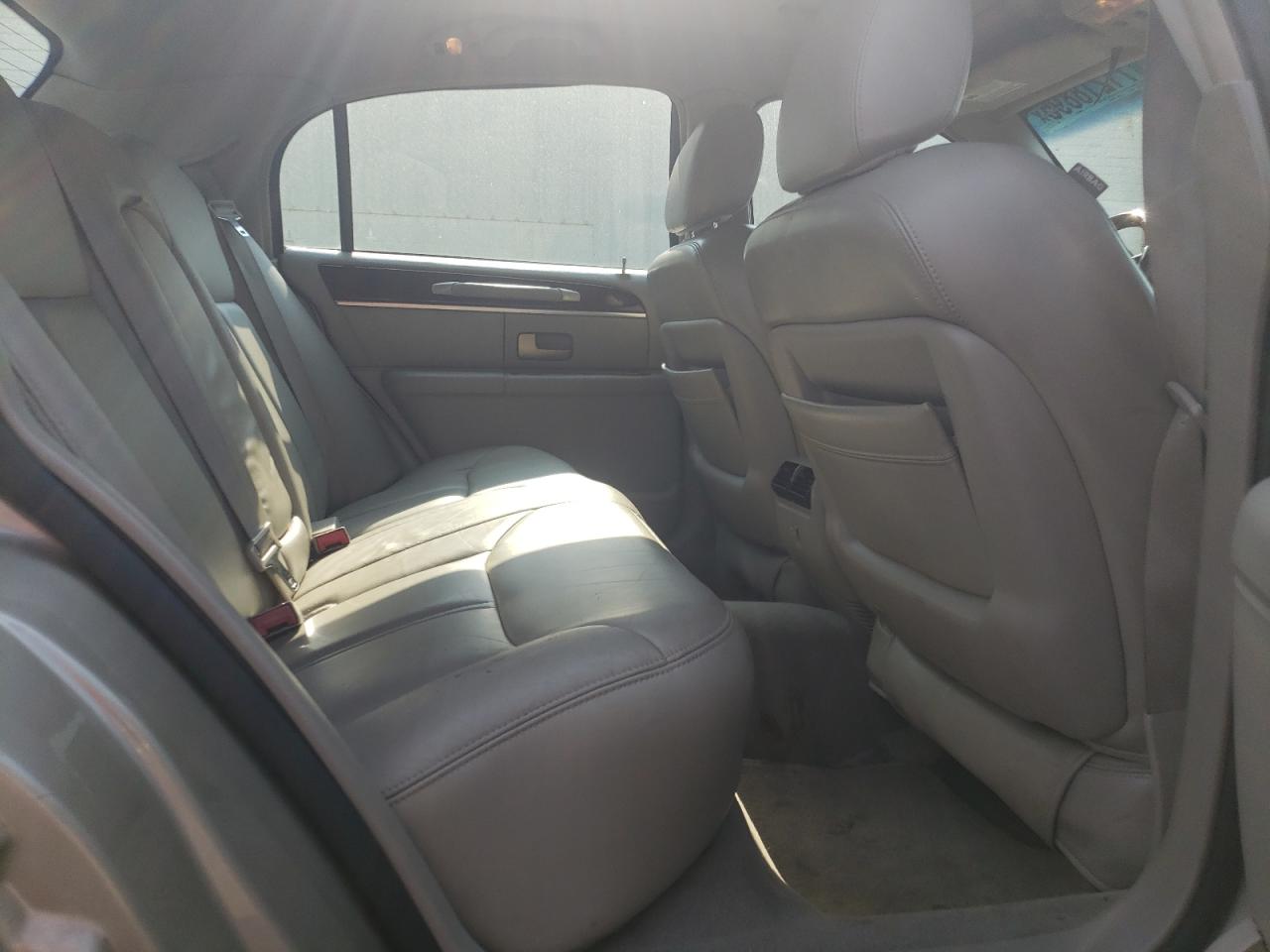 2005 Lincoln Town Car Signature Limited VIN: 1LNHM82WX5Y633925 Lot: 71218895